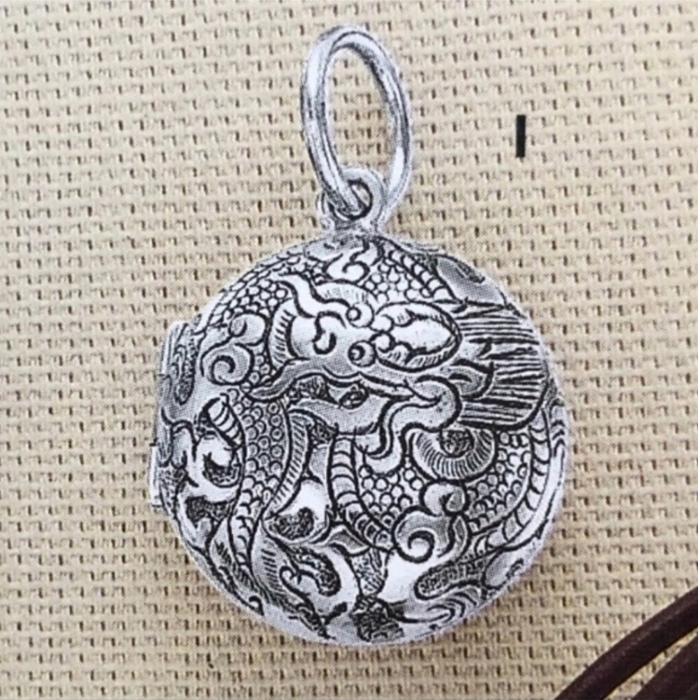 Rare Vintage Silpada Sterling Silver Etched Dragon Locket Pendant - Picture 2 of 15